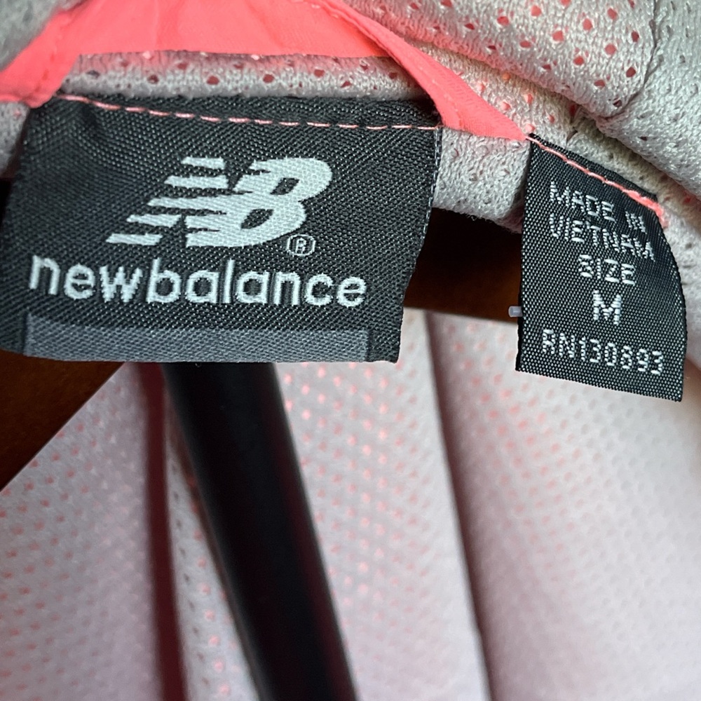 New Balance Hooded Windbreaker/Rain jacket - Picture 5 of 7